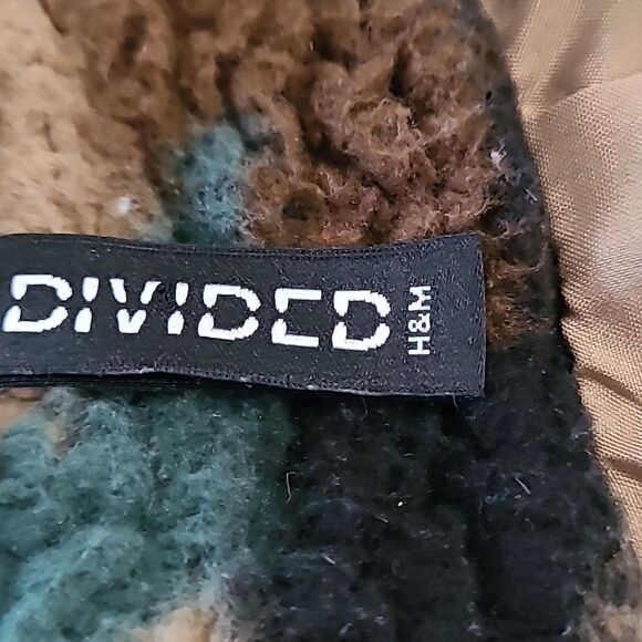 Divided sz M faux fleece camouflaged jacket - Picture 9 of 11